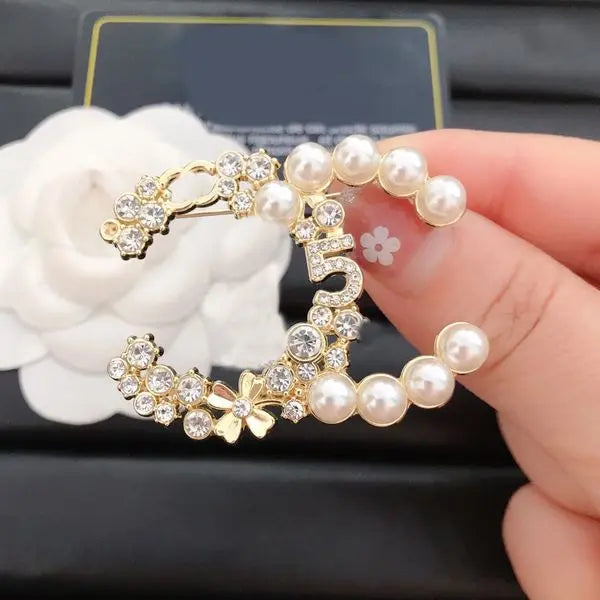 Elegant Gold Plated Brand Designer Letters Brooch Fashion Famous Women Alloy Letter Pearl Crystal Rhinestone Suit Pin Jewelry Accessories Great Shopping 4You