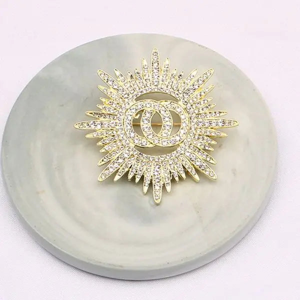 Letters Pins Brooch Luxury Design Women Small Sweet Wind Brooches Pearl Suit Pin Jewelry Clothing Decoration High-Quality Accessories Great Shopping 4You