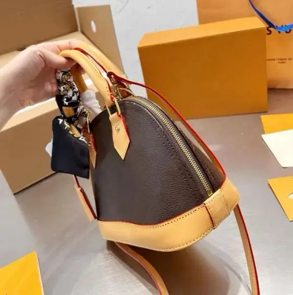 2024Designer Fashion Brand Shoulder Bag Luxurys Brown Flower Women Crossbody Handbag Shell Bag with Lock tag Great Shopping 4You