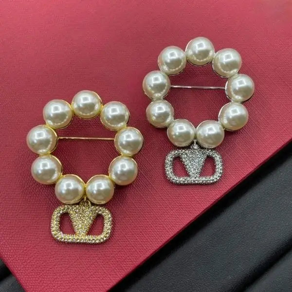 Luxury Brand Brooches Diamond Pearl Brooches Designer V Letter Pins Brooches for Women and Men 18K Gold Plated Brooches Couple Jewelry Gifts Great Shopping 4You