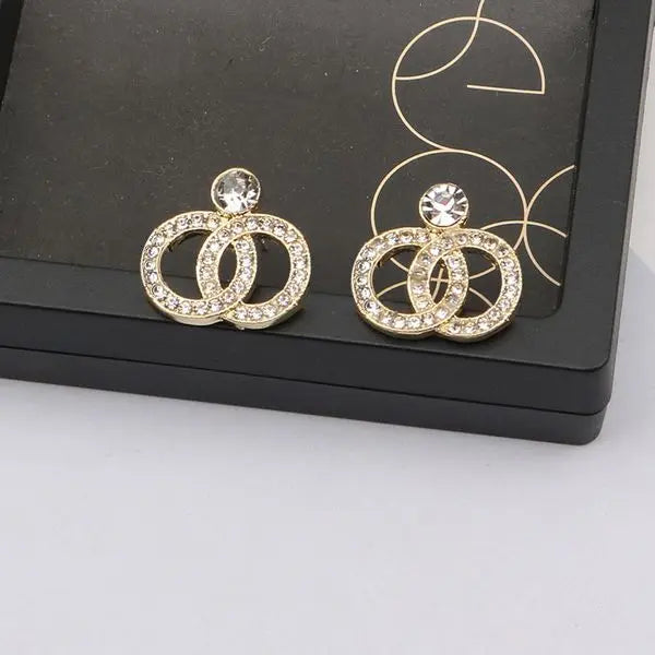 Simple Sier Letters Stud Famous Earings Designer for Woman Geometry Round Crystal Rhie Pearl Earring Wedding Party Designers Jewerlry Gifts Great Shopping 4You