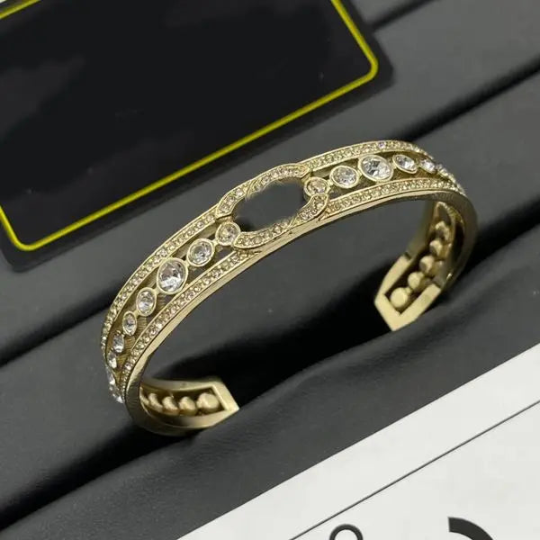 Luxury Bracelet Designer Classic Bracelet Designer for Women Cuff Bangle Stainless Steel Designer Cuff Jewelry Party Gift Great Shopping 4You