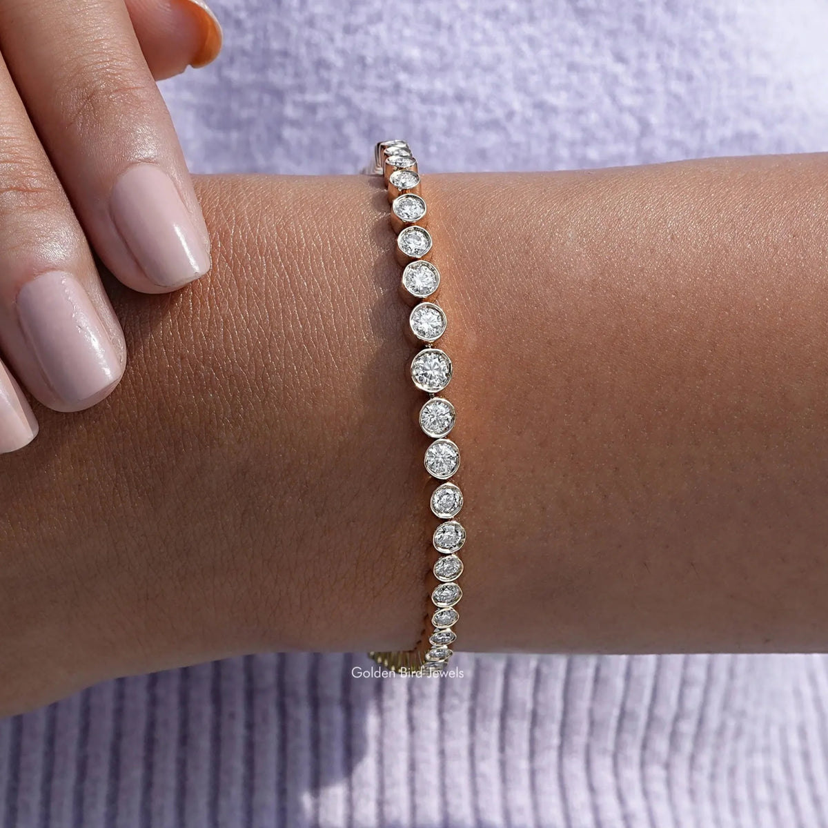 Graduated Round Cut Moissanite Tennis Bracelet